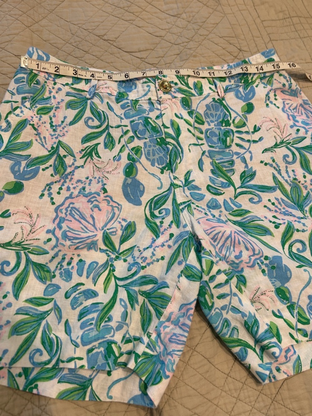 Lilly Pulitzer Aldora Linen Shorts in Resort White Just a Pinch print. - Picture 9 of 11